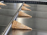 температура производственной линии конуса мороженого 380V 16kg/H 135mm регулируемая